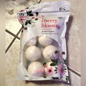 NWT- Bidycology Cherry Blossom Fixzy Bath Bombs With Vitamin E